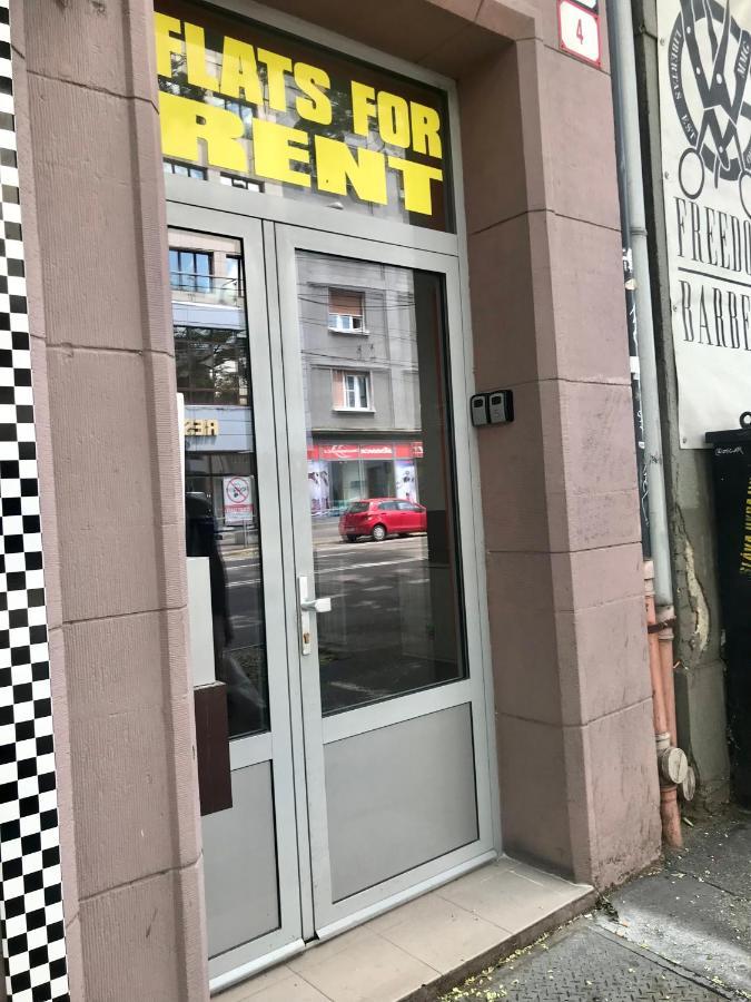 De Luxe 4 May Plaza ブラチスラヴァ エクステリア 写真