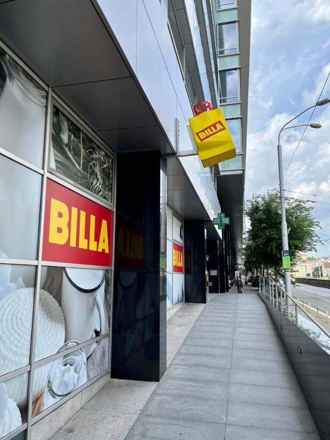 De Luxe 4 May Plaza ブラチスラヴァ エクステリア 写真