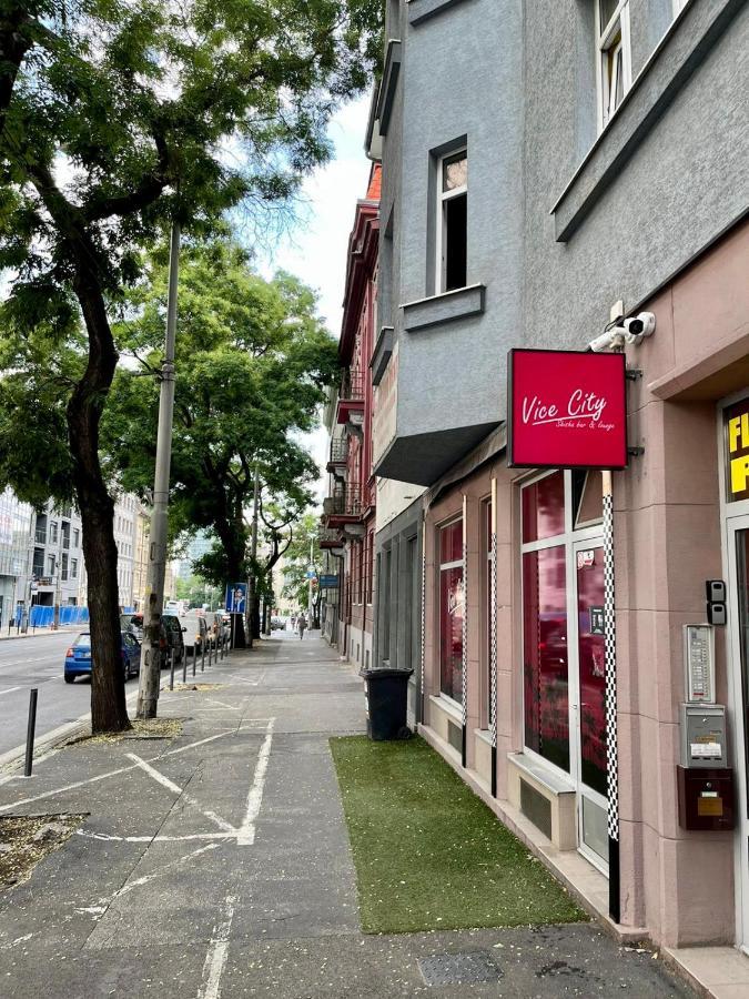 De Luxe 4 May Plaza ブラチスラヴァ エクステリア 写真